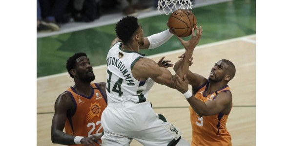 Milwaukee Bucksin ja Phoenix Sunsin viides peli on ratkaiseva